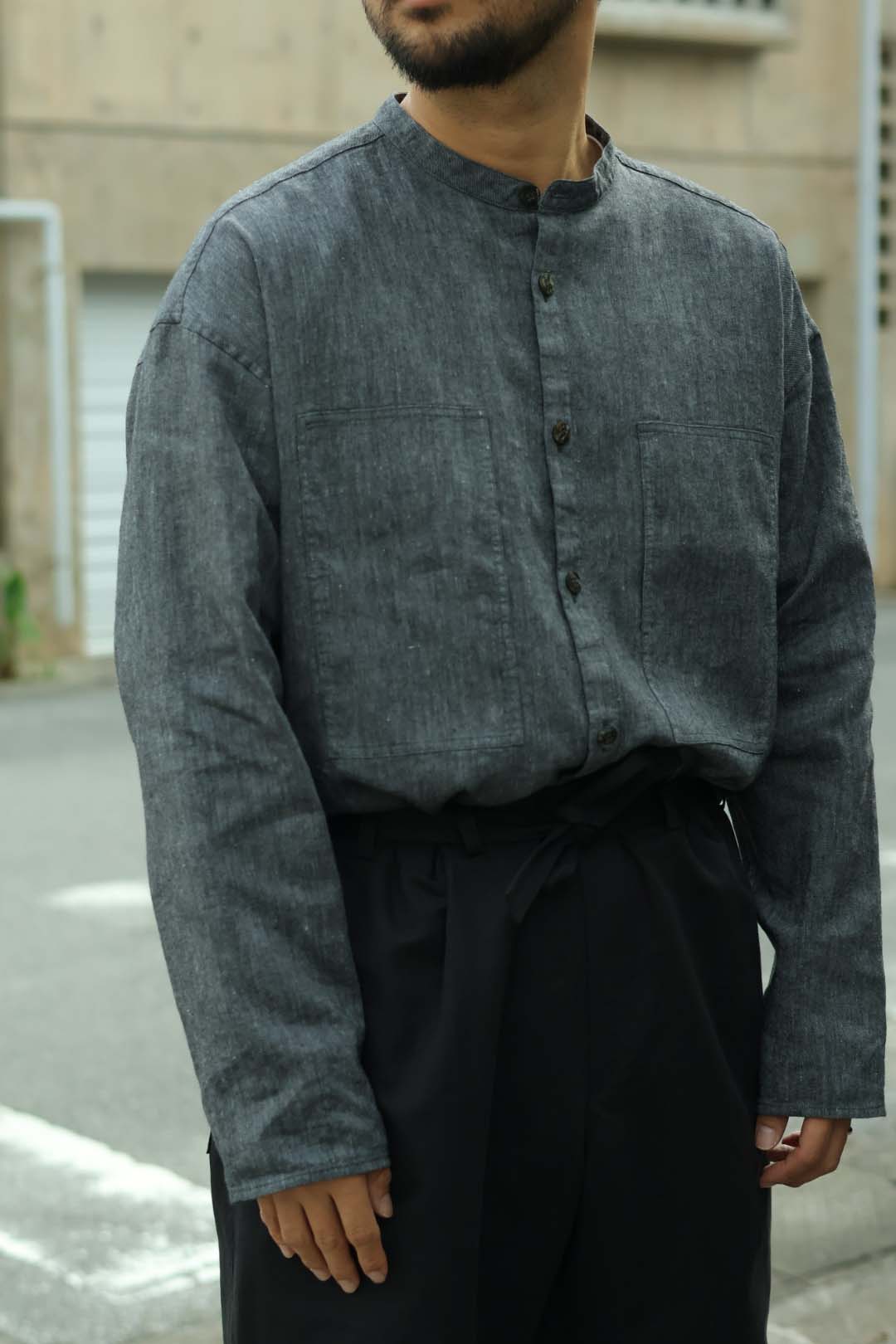 【Cale】"WOOL LINEN LIGHT GARMENT DYE COLLARLESS SHIRT"