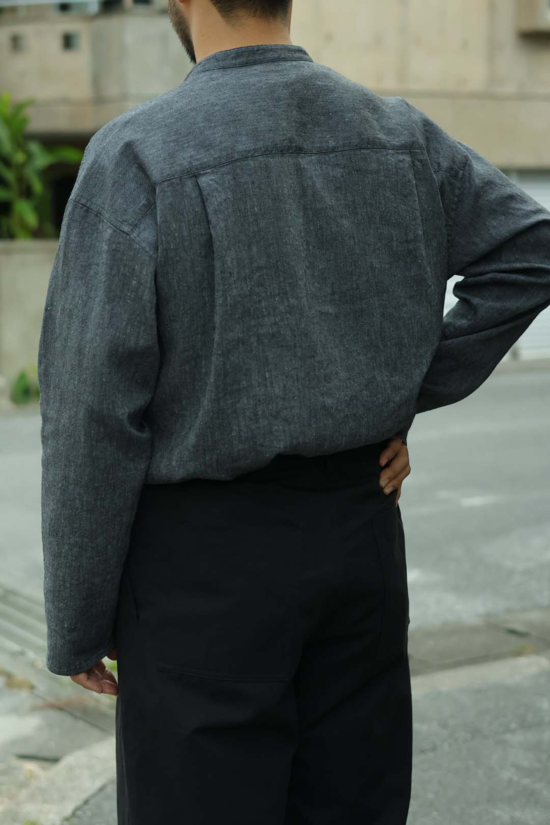 【Cale】"WOOL LINEN LIGHT GARMENT DYE COLLARLESS SHIRT"