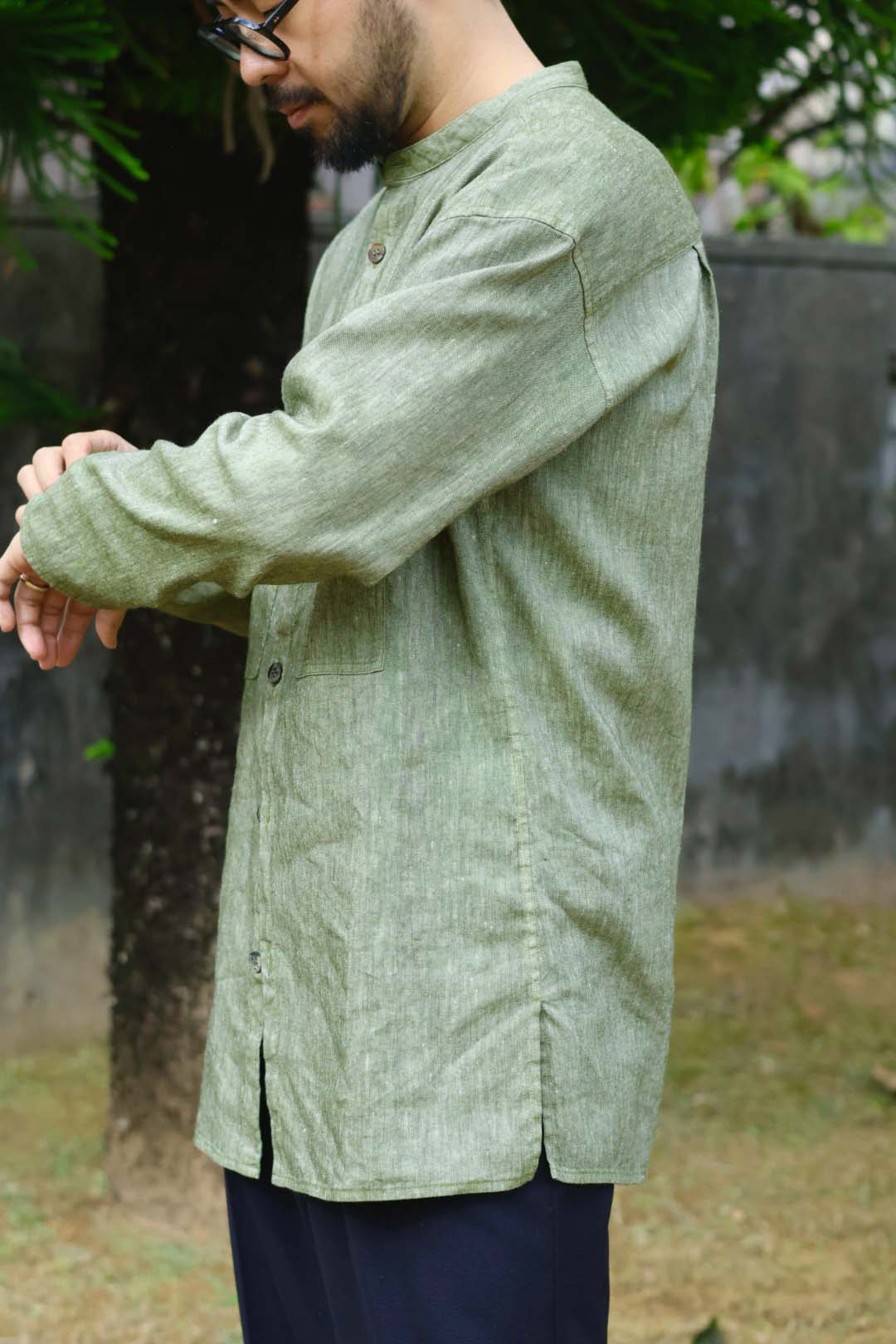 【Cale】"WOOL LINEN LIGHT GARMENT DYE COLLARLESS SHIRT"