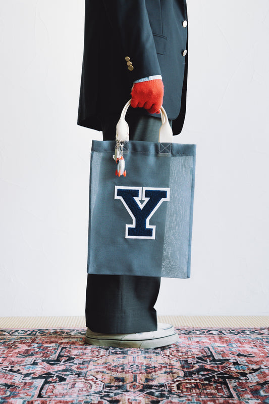 【VISION; 】Lettered Tote -Yale-