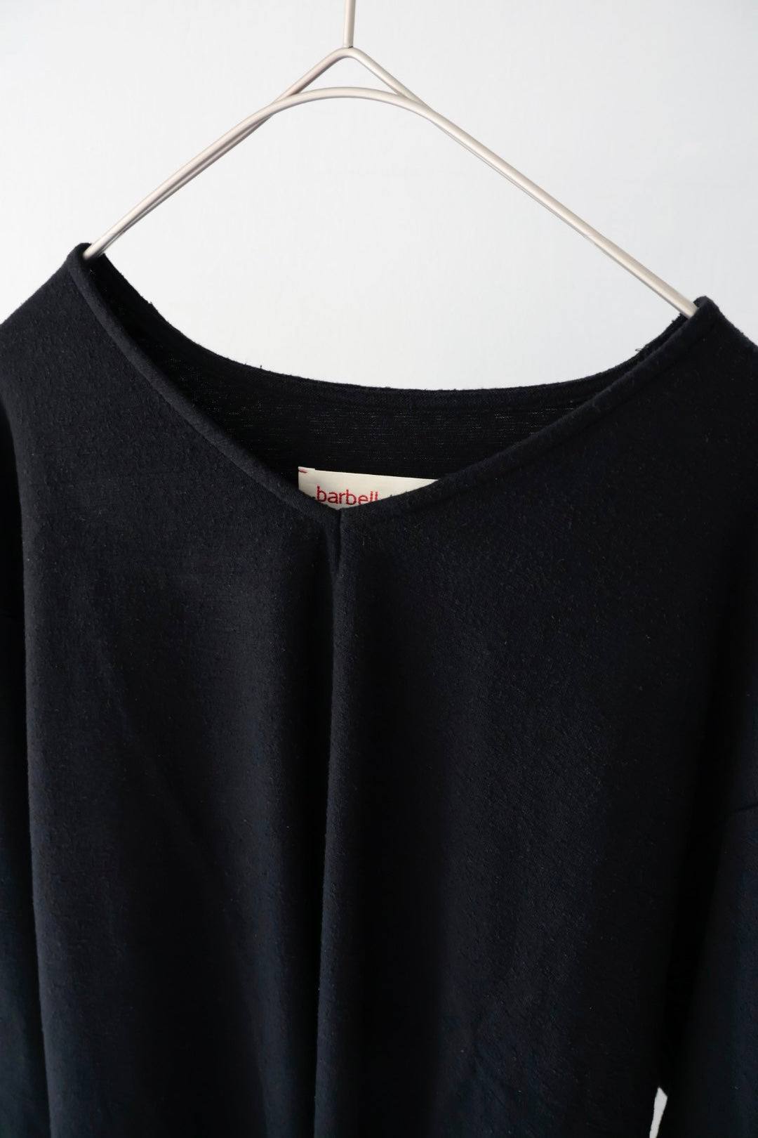 [barbell object] v top / black