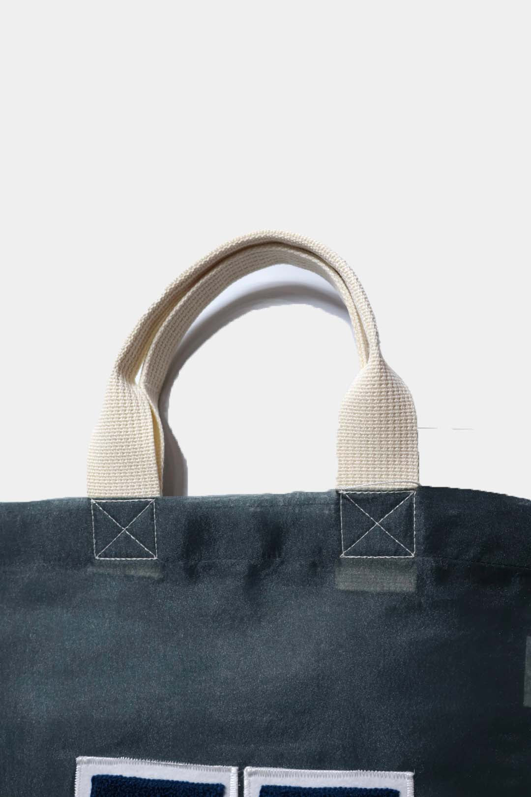 【VISION; 】Lettered Tote -Yale-