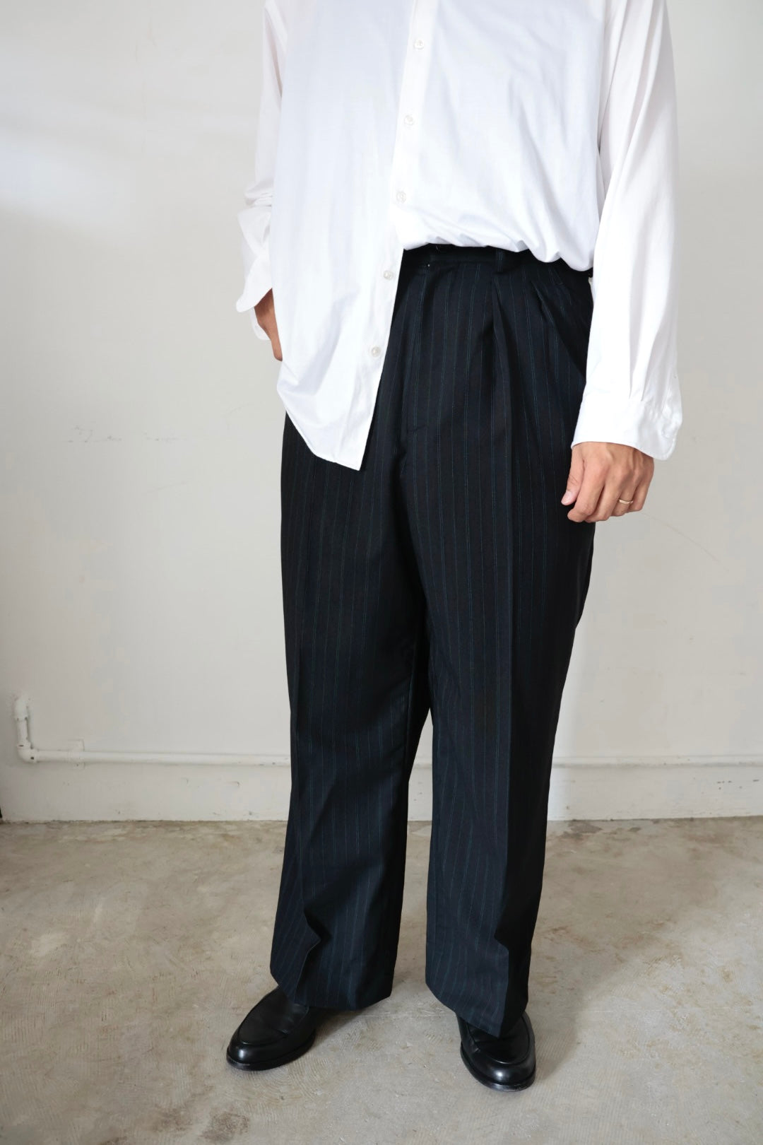 【谷吹】Two intuck wide trousers / Navy Pin Stripe / Martin Sons &amp; Co.