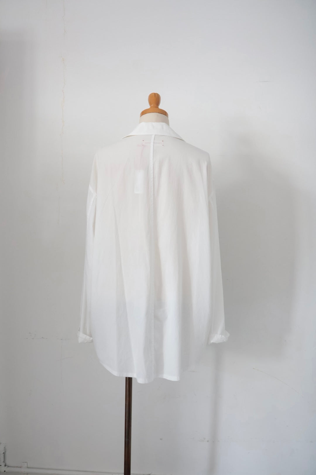 【barbell object】 or sh / White