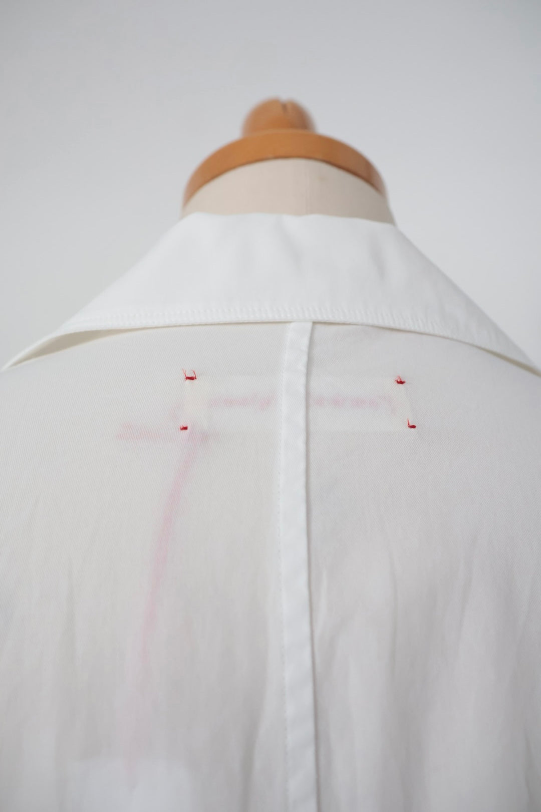 【barbell object】 or sh / White