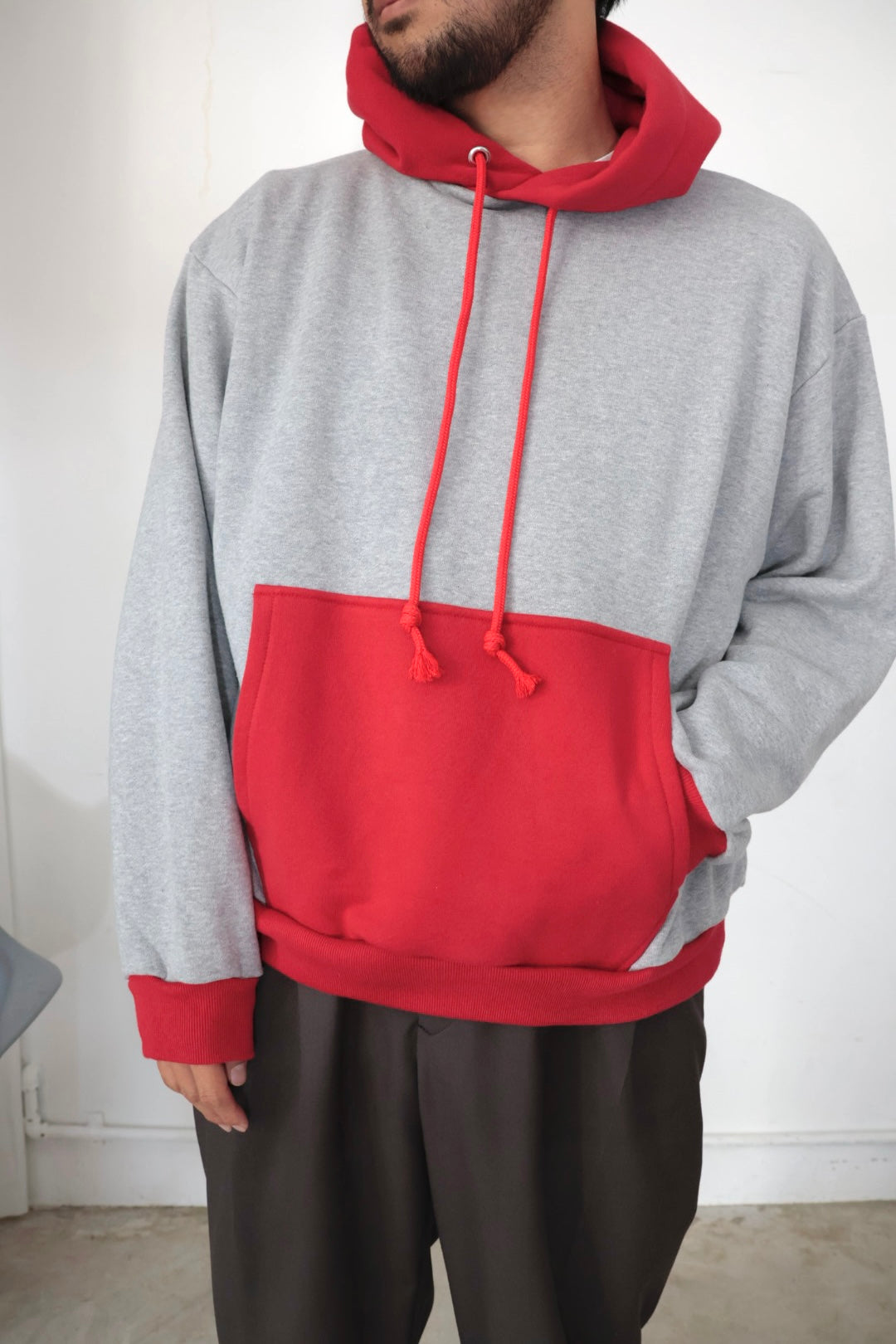 【KOOKY ZOO 】2TONE HOODIE / GRAY × RED