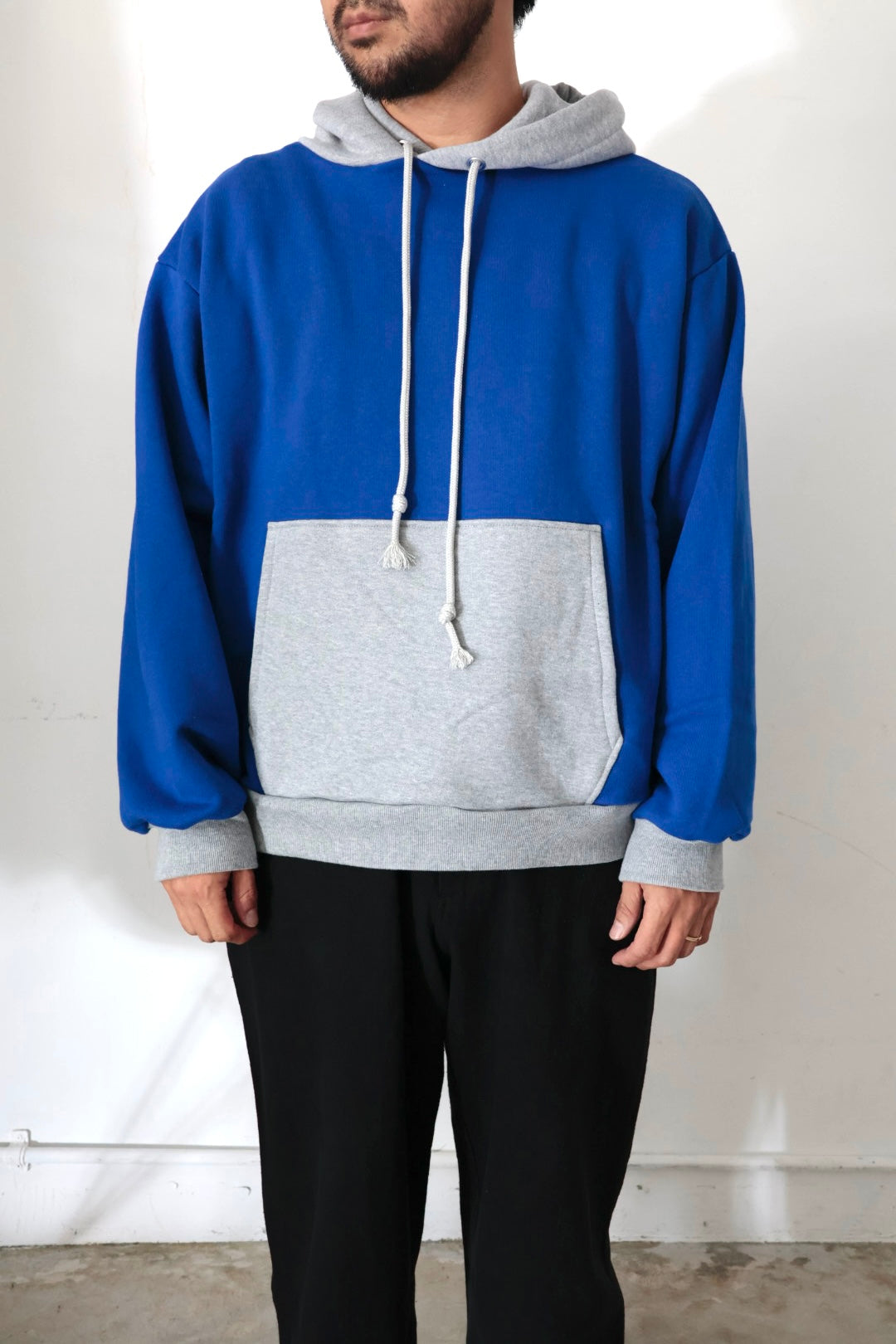 【KOOKY ZOO 】2TONE HOODIE / BLUE × GRAY