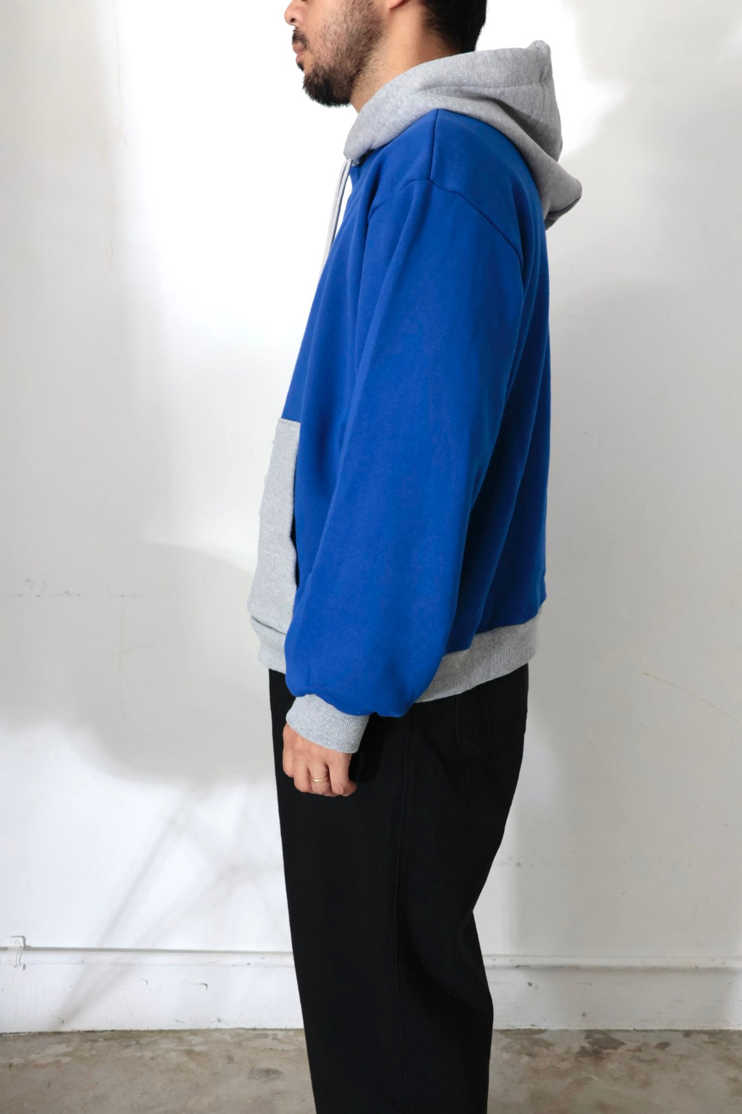 【KOOKY ZOO 】2TONE HOODIE / BLUE × GRAY