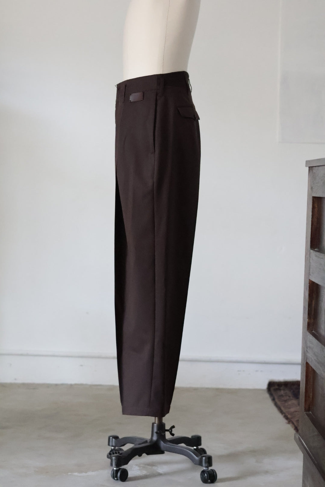 26SS【i'm here:】UN(I)FORM:"ONE"TUCK PANTS