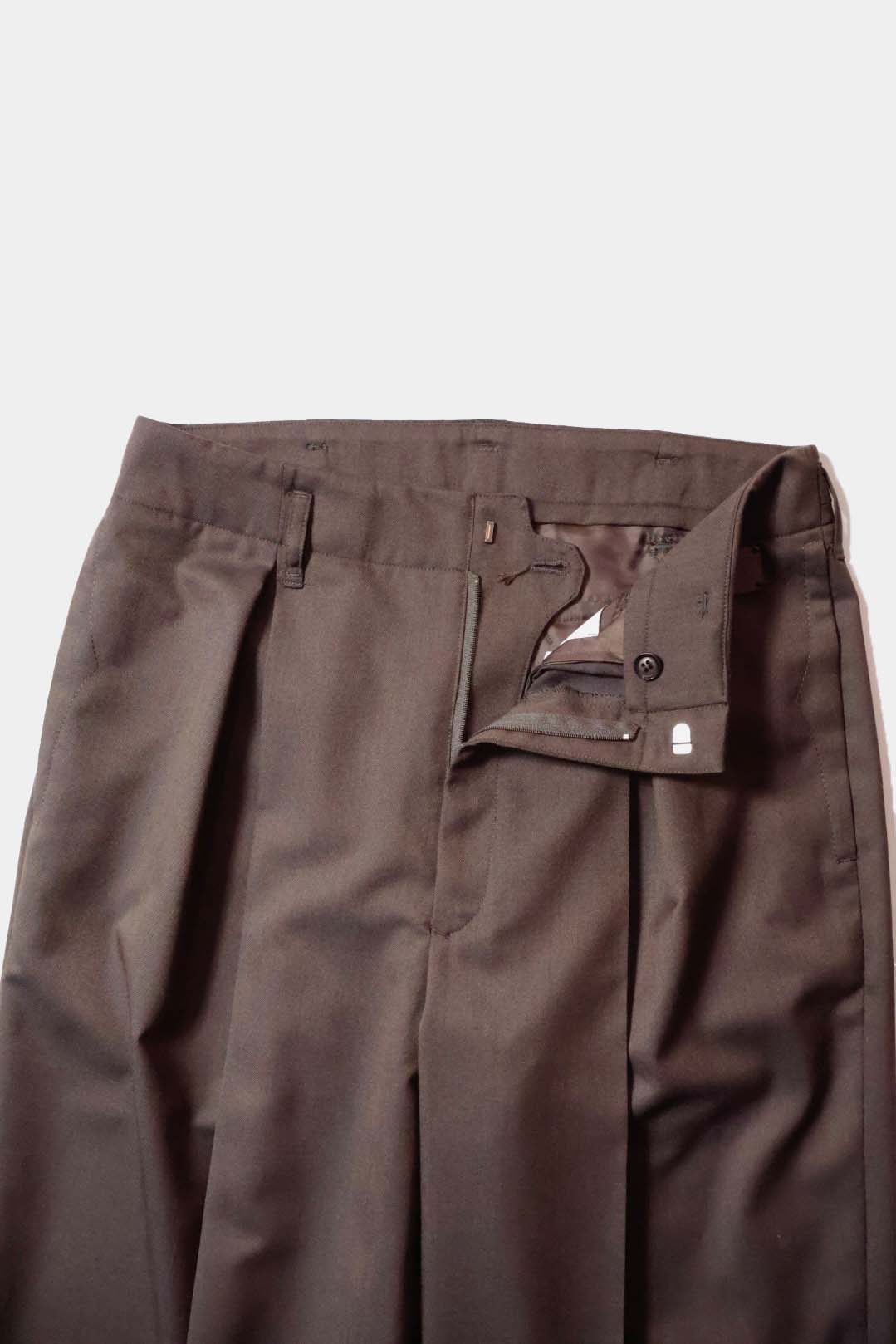 26SS【i'm here:】UN(I)FORM:"ONE"TUCK PANTS