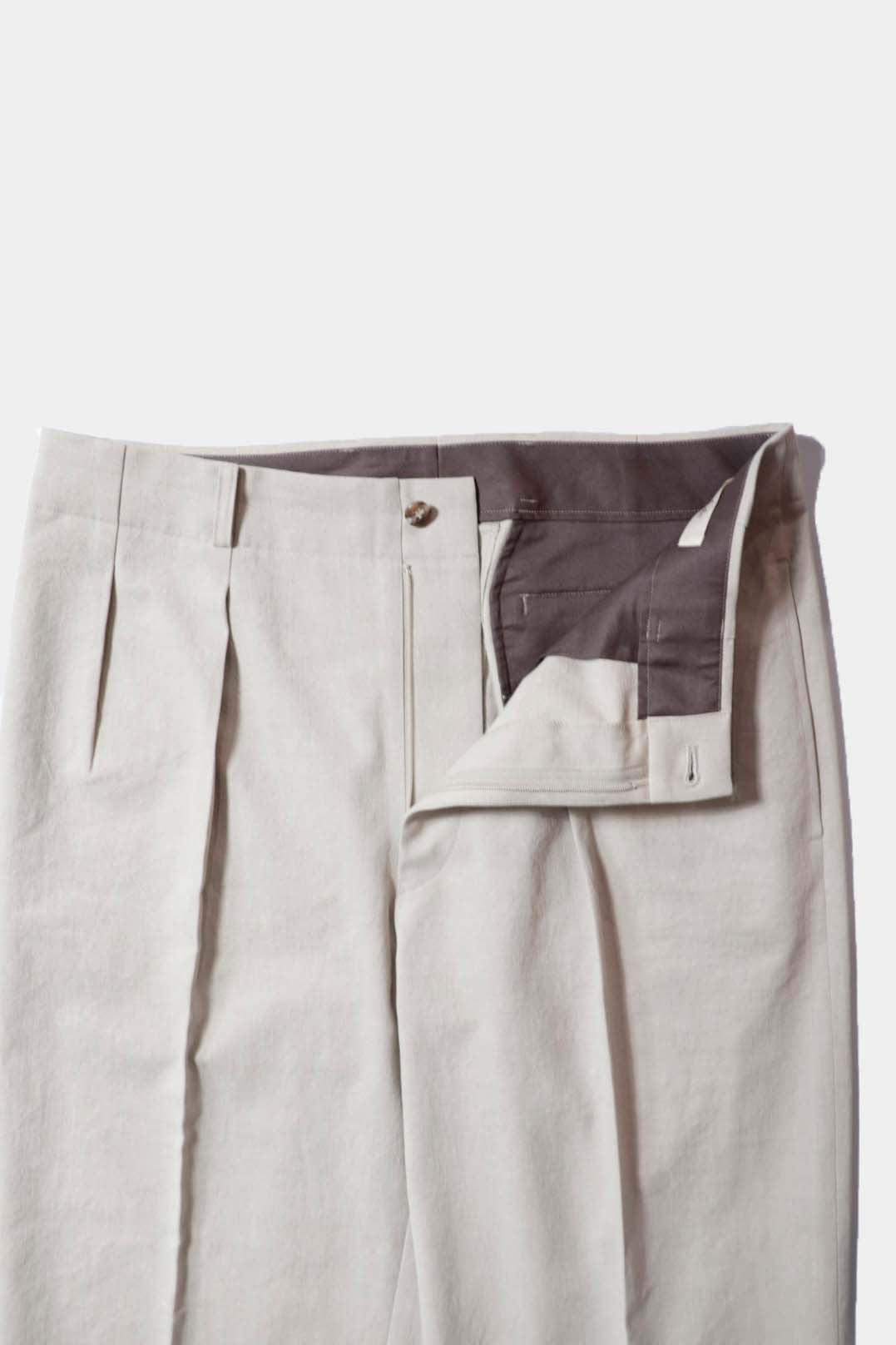 26SS【Cale】Nidom Chino Two Tuck Trousers